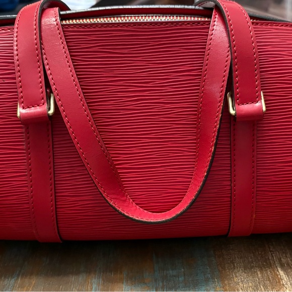 LV Epi Leather gorgeous red bag! - Picture 3 of 8